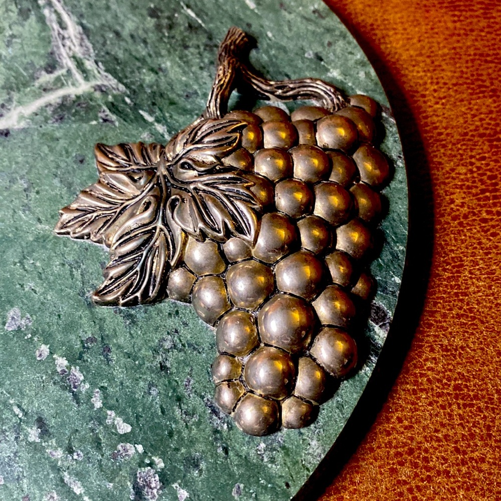 Godinger Silver Art Co Green Marble Cheese Board 10” Round Grapes - Picture 2 of 4